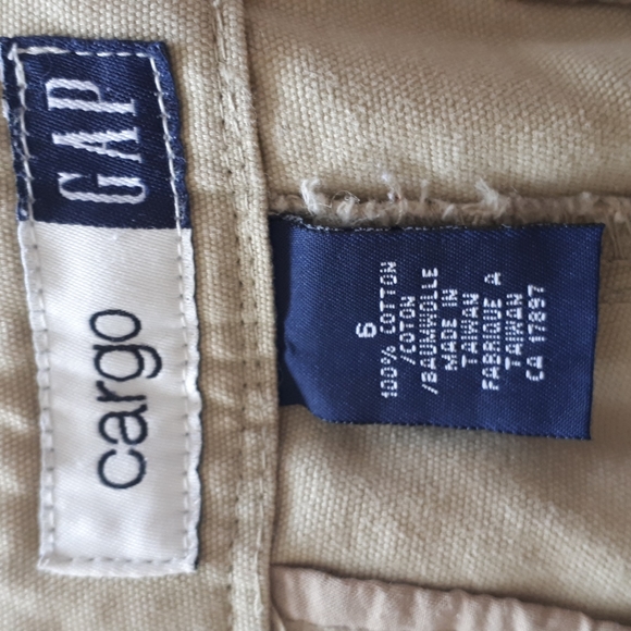 Gap Women's Cargo Shorts - Picture 2 of 4